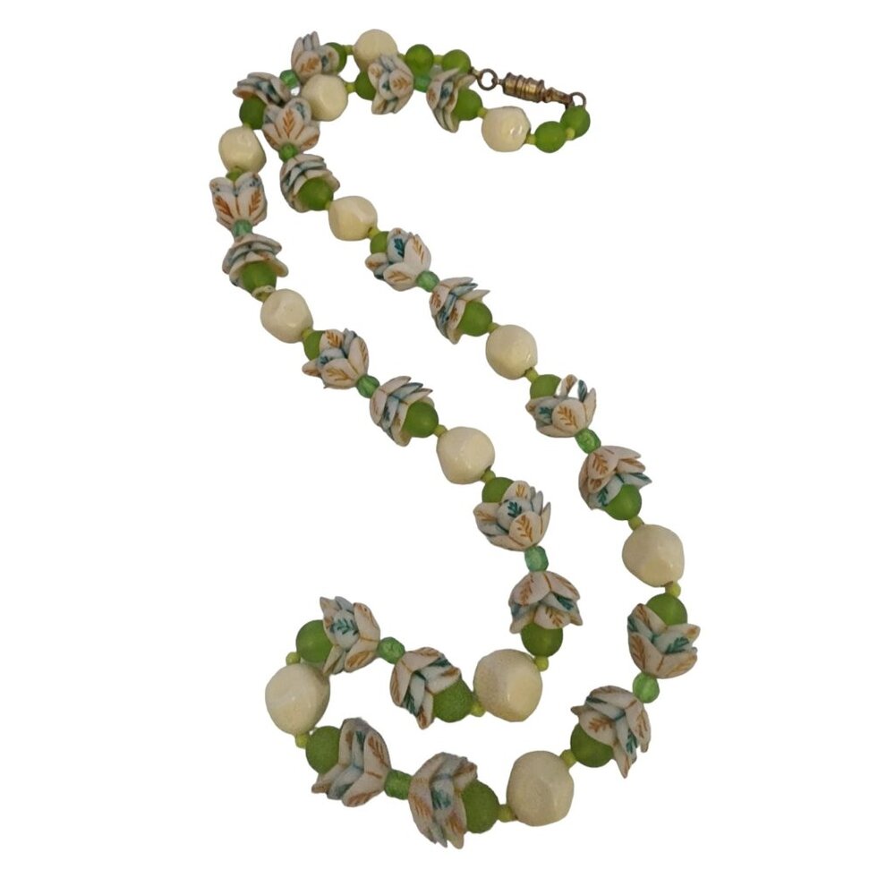 Vintage Plastic Fun Flower Petal Necklace (A4638)